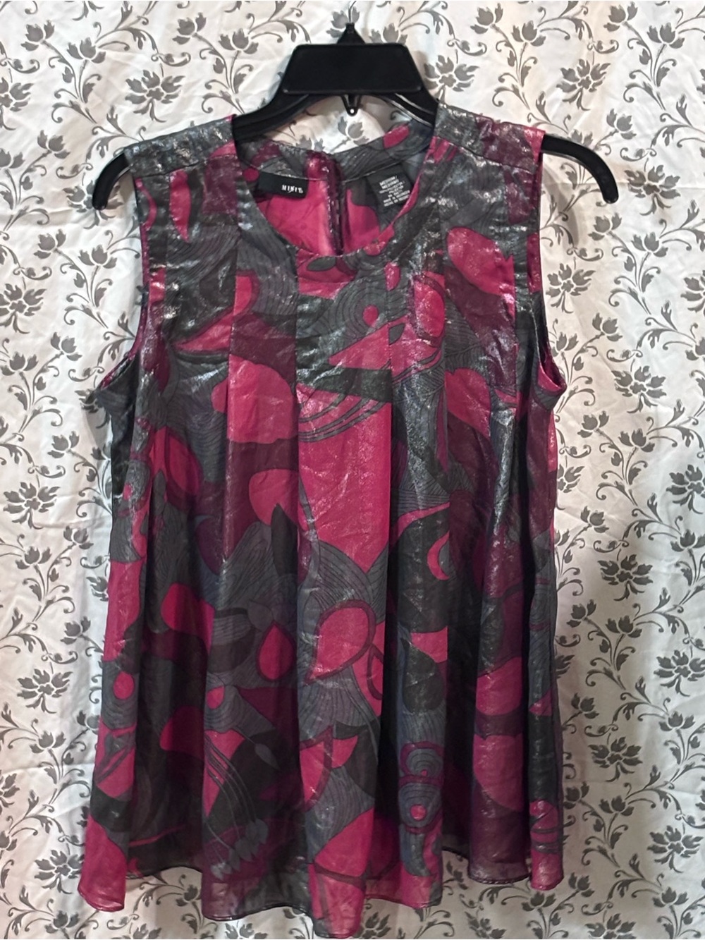 Stylish Sleeveless Floral-Print Tank in Magenta and Charcoal